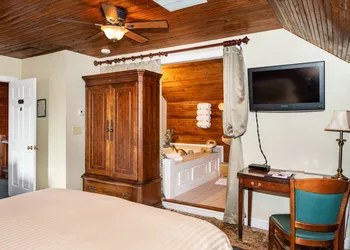 Burke Manor Inn & Pavilion hotel thumbnail 4