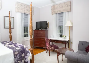 Burke Manor Inn & Pavilion hotel thumbnail 8