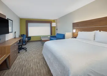 Holiday Inn Express & Suites Chico by IHG hotel thumbnail 6