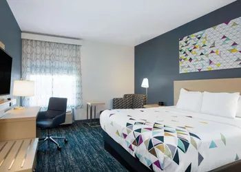 La Quinta Inn & Suites by Wyndham Manassas Va-Dulles Airport hotel thumbnail 3