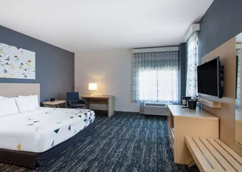La Quinta Inn & Suites by Wyndham Manassas Va-Dulles Airport hotel thumbnail 5