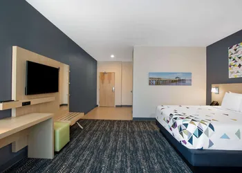 La Quinta Inn & Suites by Wyndham Manassas Va-Dulles Airport hotel thumbnail 8