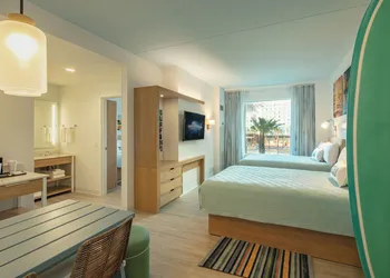 Universal's Endless Summer Resort - Dockside Inn and Suites hotel thumbnail 5