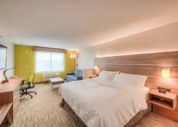 Holiday Inn Express & Suites Remington by IHG hotel thumbnail 3