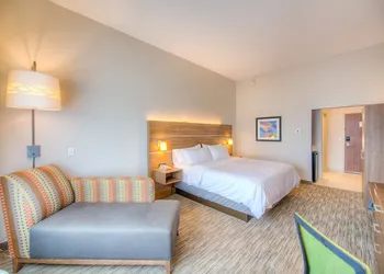 Holiday Inn Express & Suites Remington by IHG hotel thumbnail 5