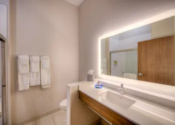 Holiday Inn Express & Suites Remington by IHG hotel thumbnail 8