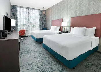 La Quinta Inn & Suites by Wyndham DFW Airport West-Glade hotel thumbnail 5
