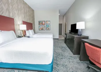 La Quinta Inn & Suites by Wyndham DFW Airport West-Glade hotel thumbnail 6