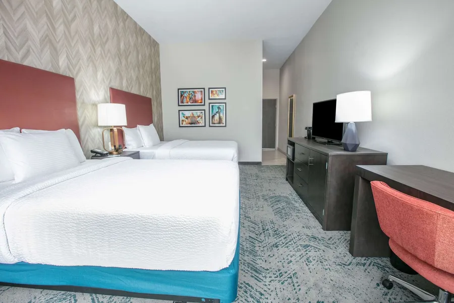 La Quinta Inn & Suites by Wyndham DFW Airport West-Glade hotel detail image 6