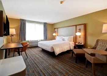 Fairfield Inn & Suites by Marriott Milwaukee North hotel thumbnail 3