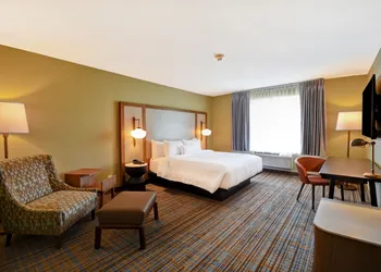 Fairfield Inn & Suites by Marriott Milwaukee North hotel thumbnail 4