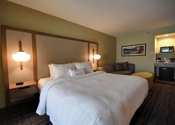 Fairfield Inn & Suites by Marriott Milwaukee North hotel thumbnail 6