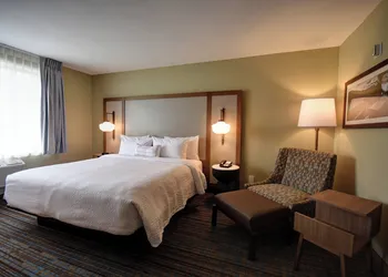 Fairfield Inn & Suites by Marriott Milwaukee North hotel thumbnail 7