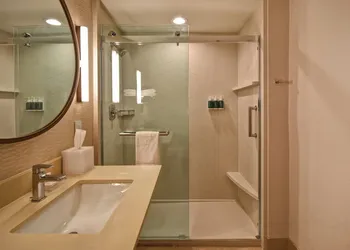 Fairfield Inn & Suites by Marriott Milwaukee North hotel thumbnail 8