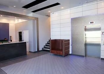 7 Days Hotel Bronx hotel thumbnail 3