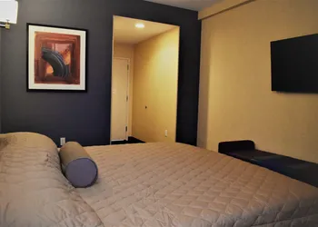 7 Days Hotel Bronx hotel thumbnail 7