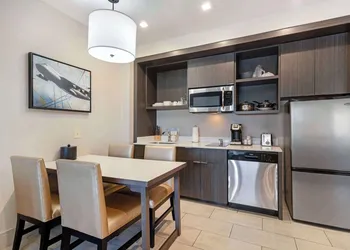 Best Western Plus Executive Residency Rigby's Water World Hotel hotel thumbnail 8