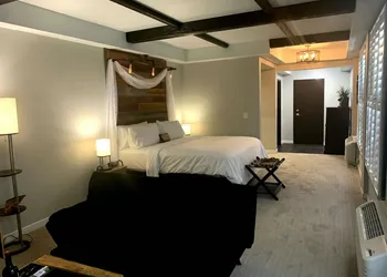 Cedar Stables Inn and Suites hotel thumbnail 2