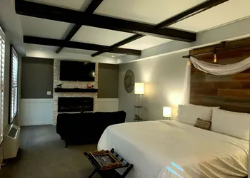 Cedar Stables Inn and Suites hotel thumbnail 3