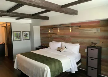 Cedar Stables Inn and Suites hotel thumbnail 6