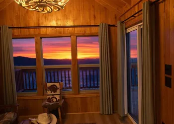 Lava Mountain Lodge hotel thumbnail 2
