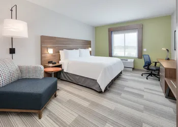 Holiday Inn Express & Suites Plano - The Colony by IHG hotel thumbnail 8