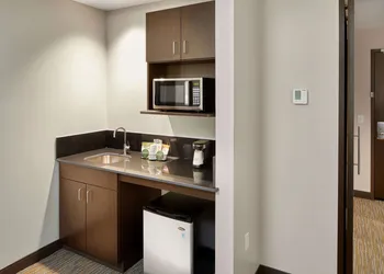 Wingate by Wyndham Hurricane WV hotel thumbnail 4