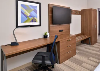 Holiday Inn Express & Suites Moundsville by IHG hotel thumbnail 8