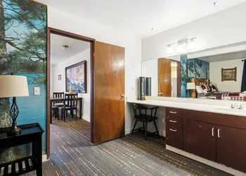 SoCal Vacations - Village Inn hotel thumbnail 6
