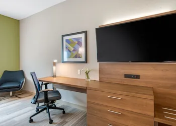 Holiday Inn Express & Suites Ruskin by IHG hotel thumbnail 3