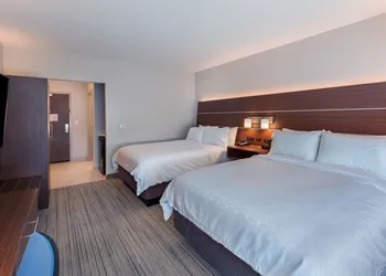 Holiday Inn Express & Suites Parsons by IHG hotel thumbnail 7