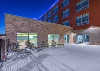 Holiday Inn Express & Suites Parsons by IHG hotel thumbnail 8