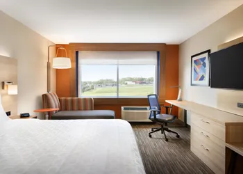 Holiday Inn Express & Suites Savannah W - Chatham Parkway by IHG hotel thumbnail 2