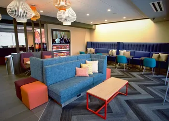 Tru by Hilton Oklahoma City NW Expressway hotel thumbnail 3