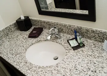 MainStay Suites at Discovery Park of America hotel thumbnail 5