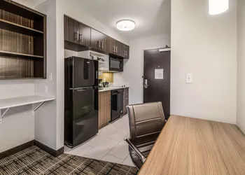 MainStay Suites at Discovery Park of America hotel thumbnail 6
