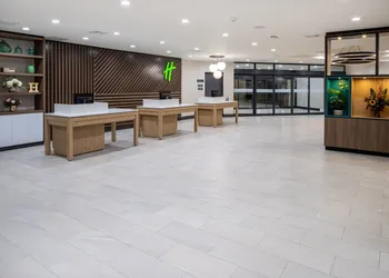 Holiday Inn Long Island-Islip Arpt East by IHG hotel thumbnail 2