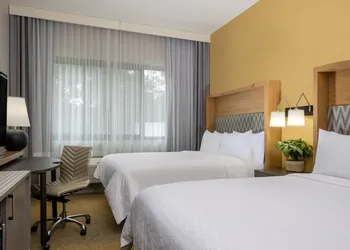 Holiday Inn Long Island-Islip Arpt East by IHG hotel thumbnail 4