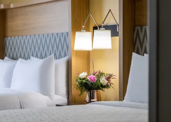 Holiday Inn Long Island-Islip Arpt East by IHG hotel thumbnail 6