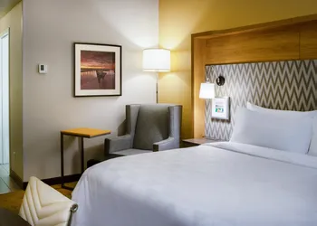 Holiday Inn Long Island-Islip Arpt East by IHG hotel thumbnail 8