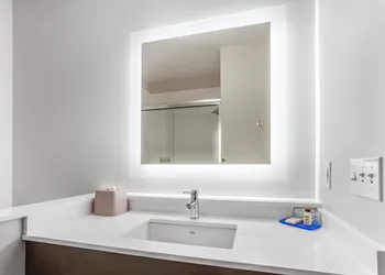 Holiday Inn Express & Suites Ottawa by IHG hotel thumbnail 2