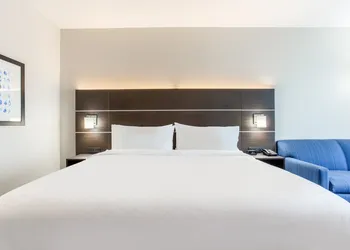 Holiday Inn Express & Suites Ottawa by IHG hotel thumbnail 4