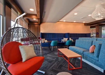 Tru by Hilton Auburn hotel thumbnail 3