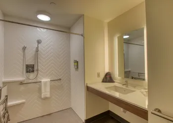 Holiday Inn Appleton by IHG hotel thumbnail 4
