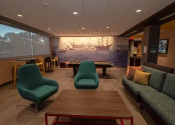 Tru By Hilton Norfolk Airport hotel thumbnail 3