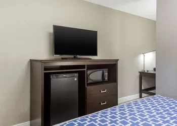 Rodeway Inn & Suites Ontario hotel thumbnail 8