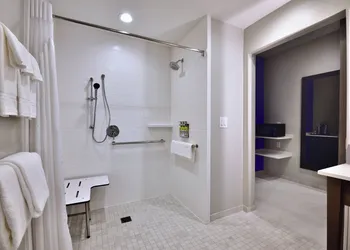 Holiday Inn Express & Suites Spring - Woodlands Area by IHG hotel thumbnail 2