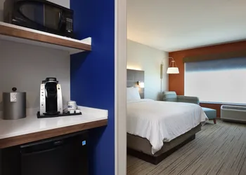 Holiday Inn Express & Suites Spring - Woodlands Area by IHG hotel thumbnail 5
