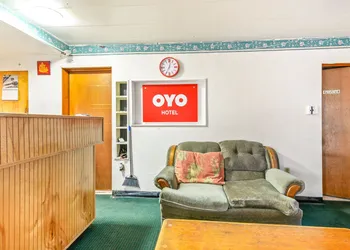 OYO Hotel Downtown Peoria I-74 hotel thumbnail 2