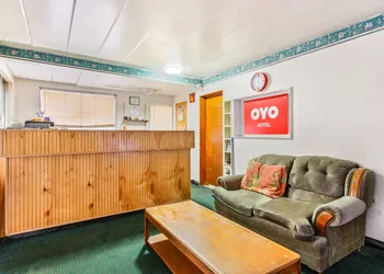 OYO Hotel Downtown Peoria I-74 hotel thumbnail 3